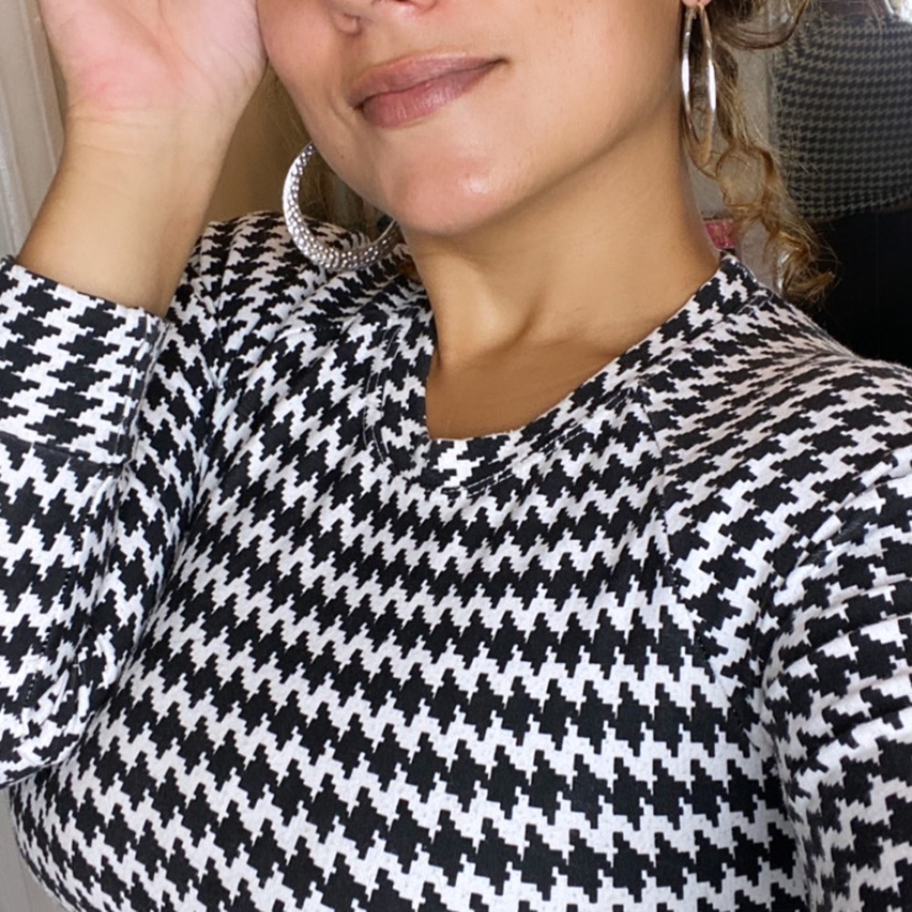 Black and white crop top